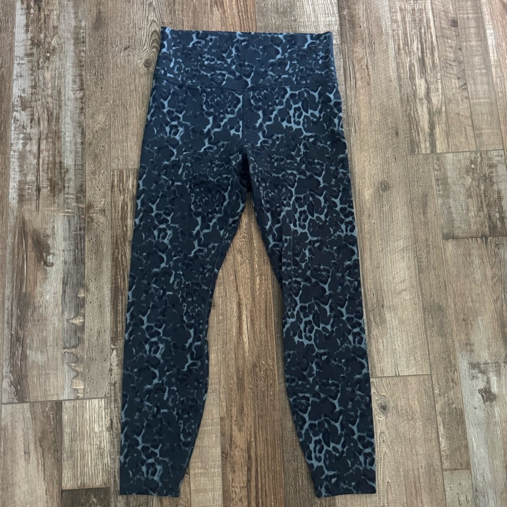 All in Motion Target black & blue leopard print leggings